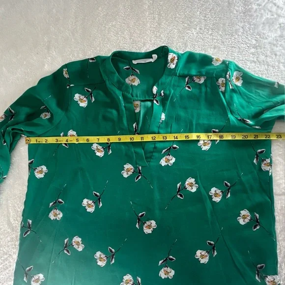 Lush Green and White 3/4 Length Sleeve V Neck Floral Lightweight Blouse Size M - Picture 10 of 11